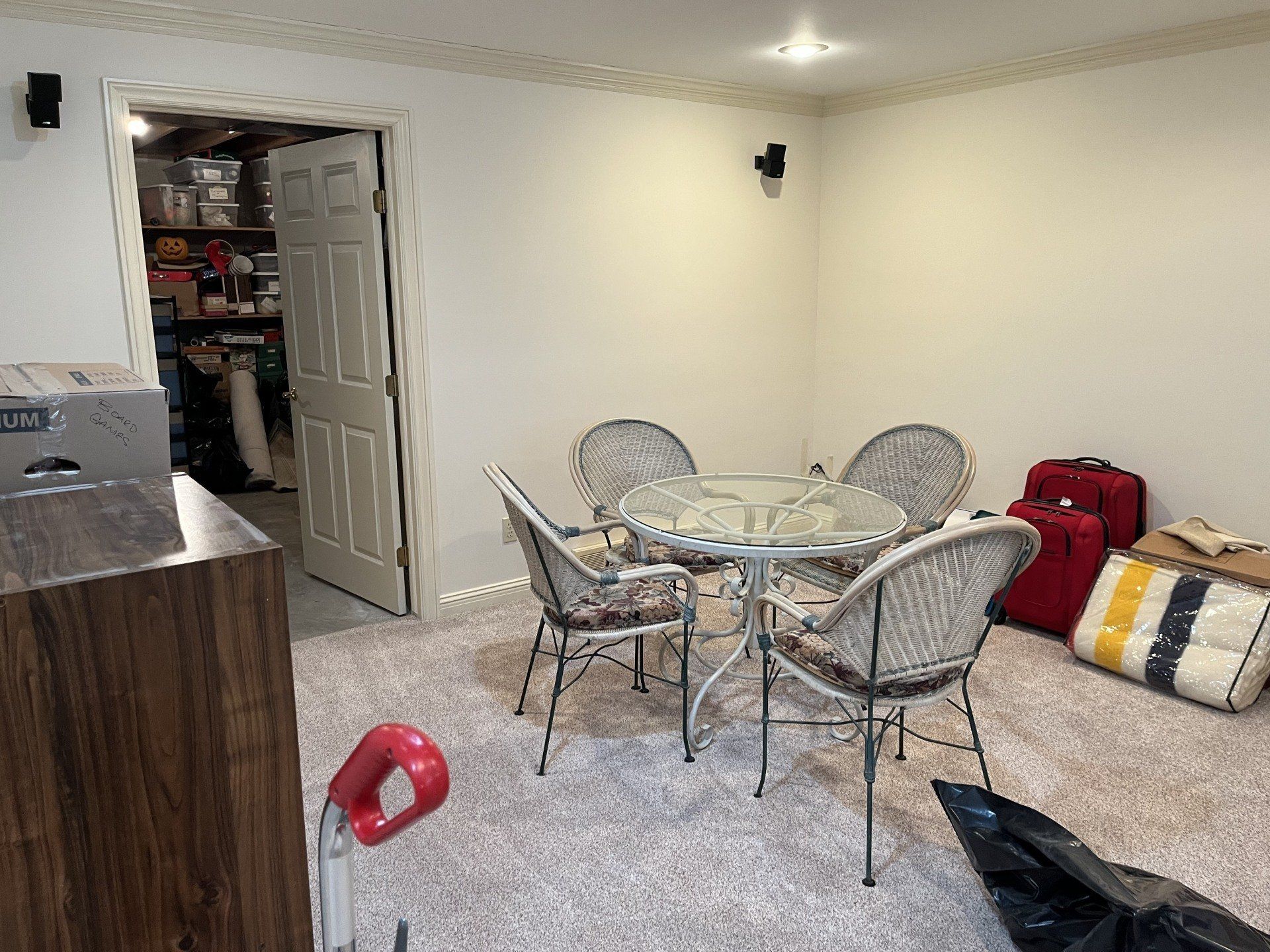 A living room with a table and chairs in it.