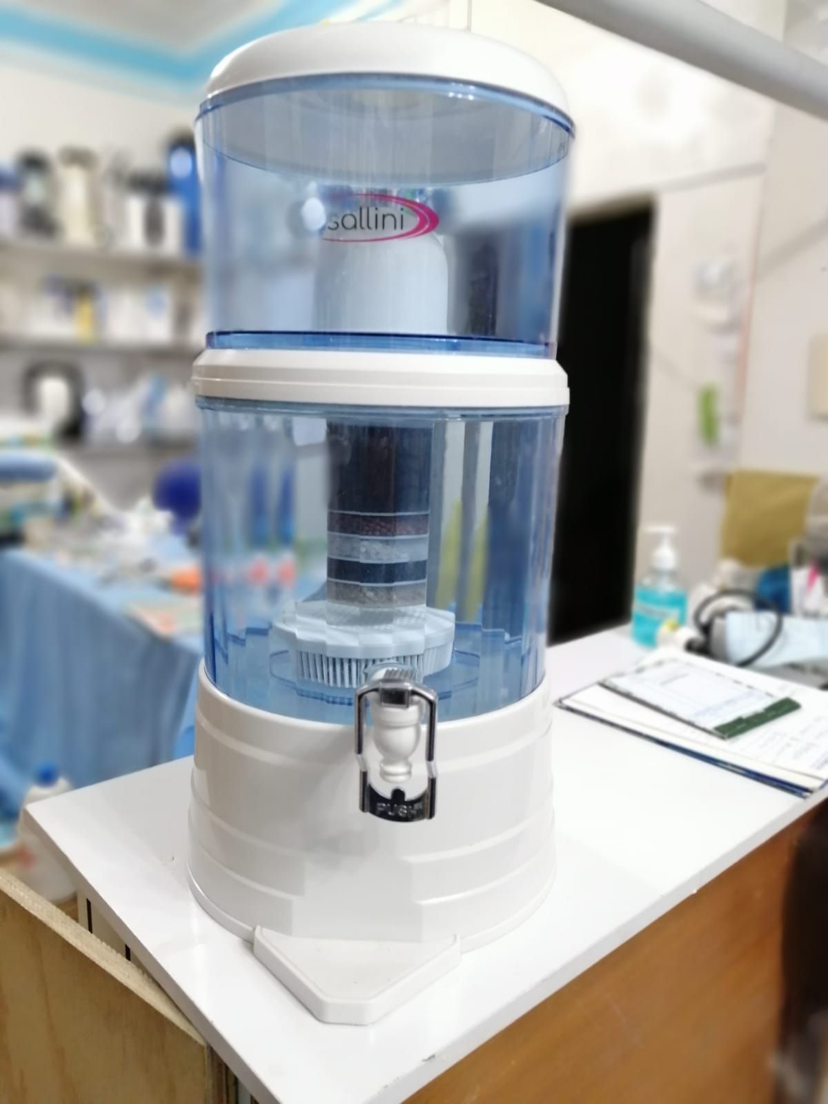 Dispensador por gravedad, de agua alcalinizada