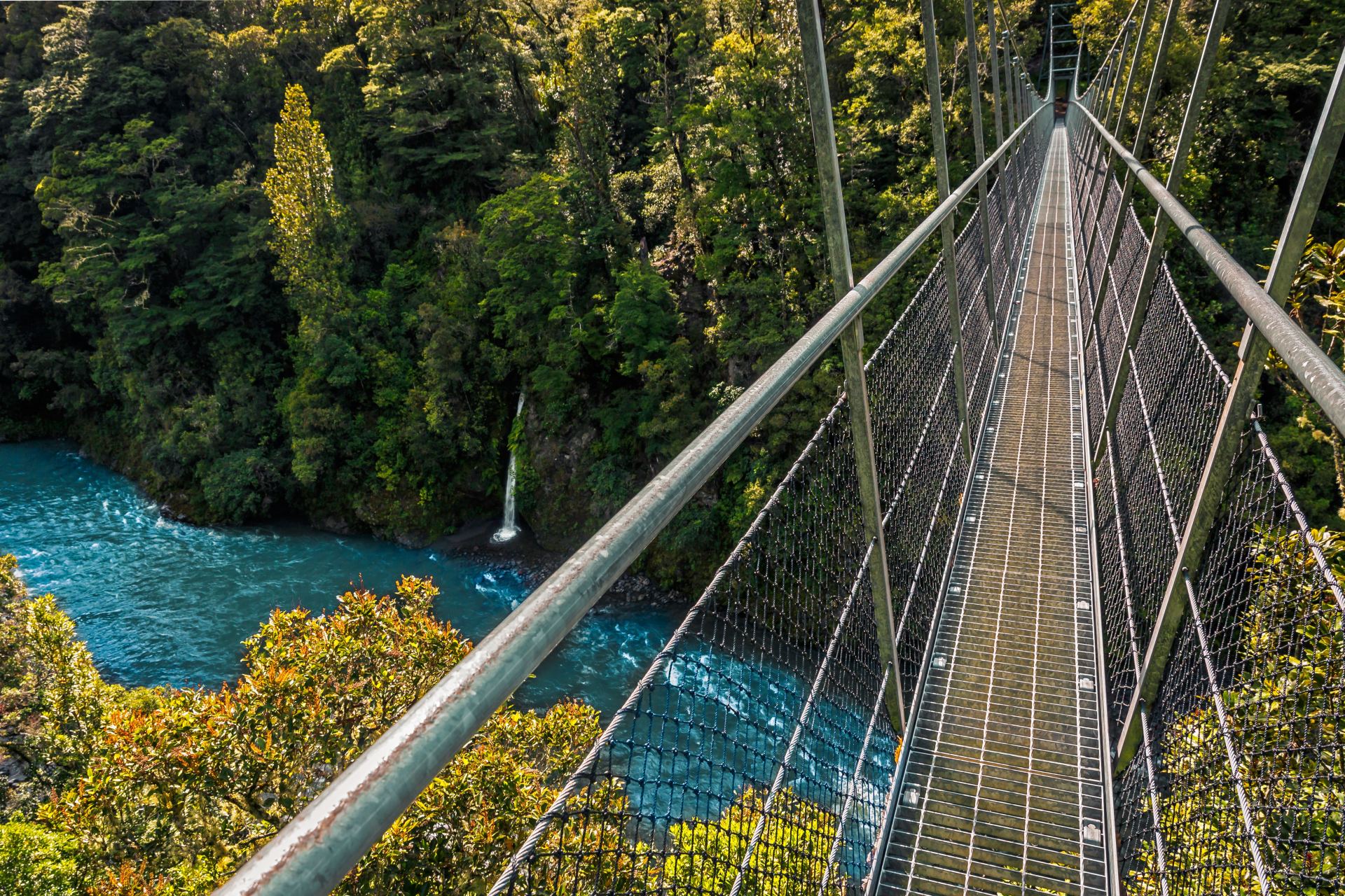 Imagem de ponte suspensa  em Waiohine Gorge Road Dalefield, Nova Zelândia