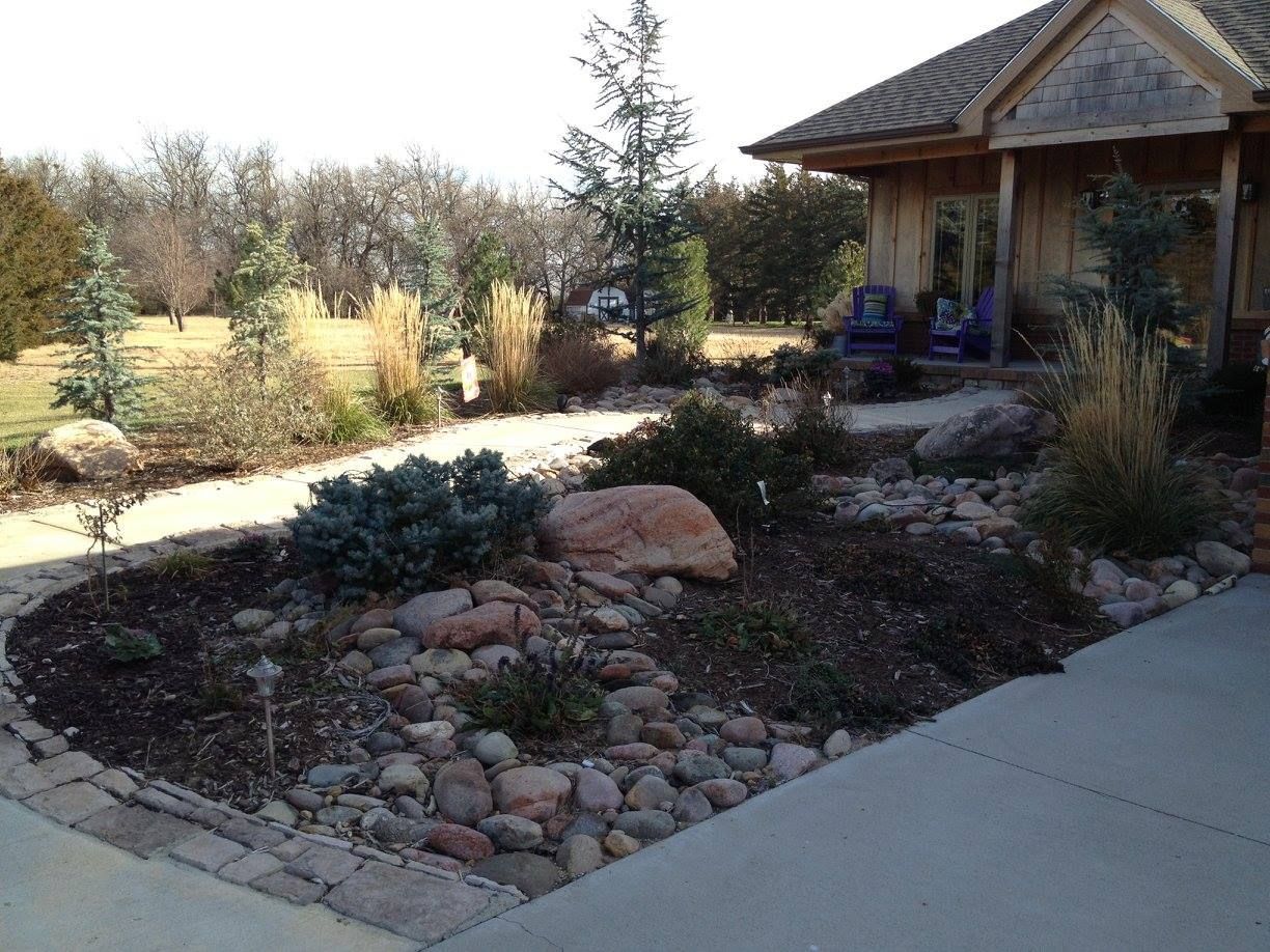landscape design in pratt, ks with younie lawnscapes