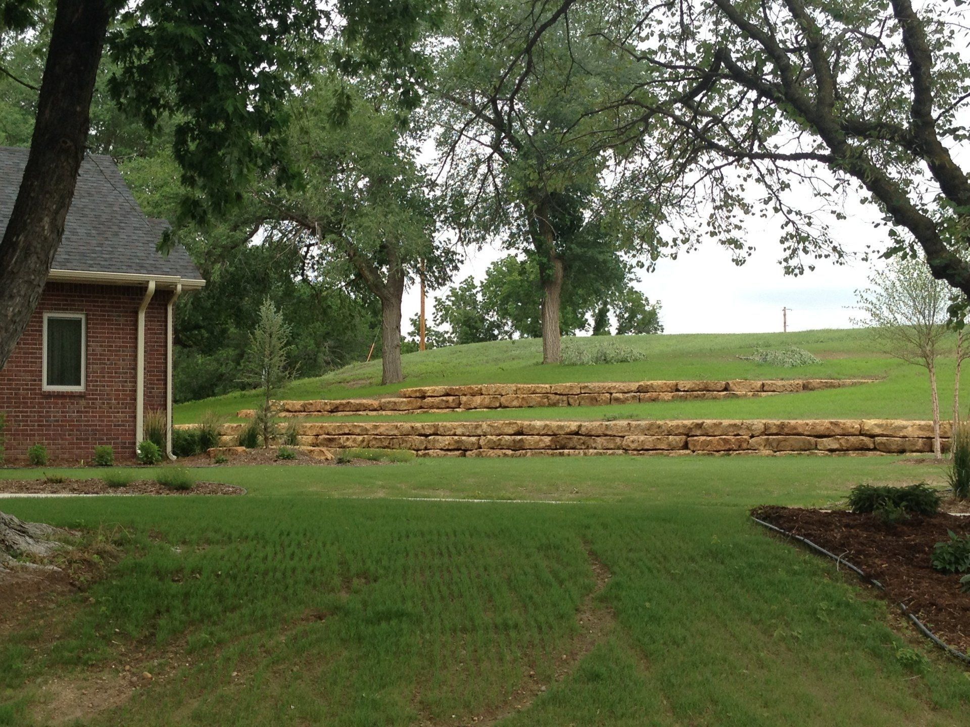 landscape design in pratt, ks with younie lawnscapes