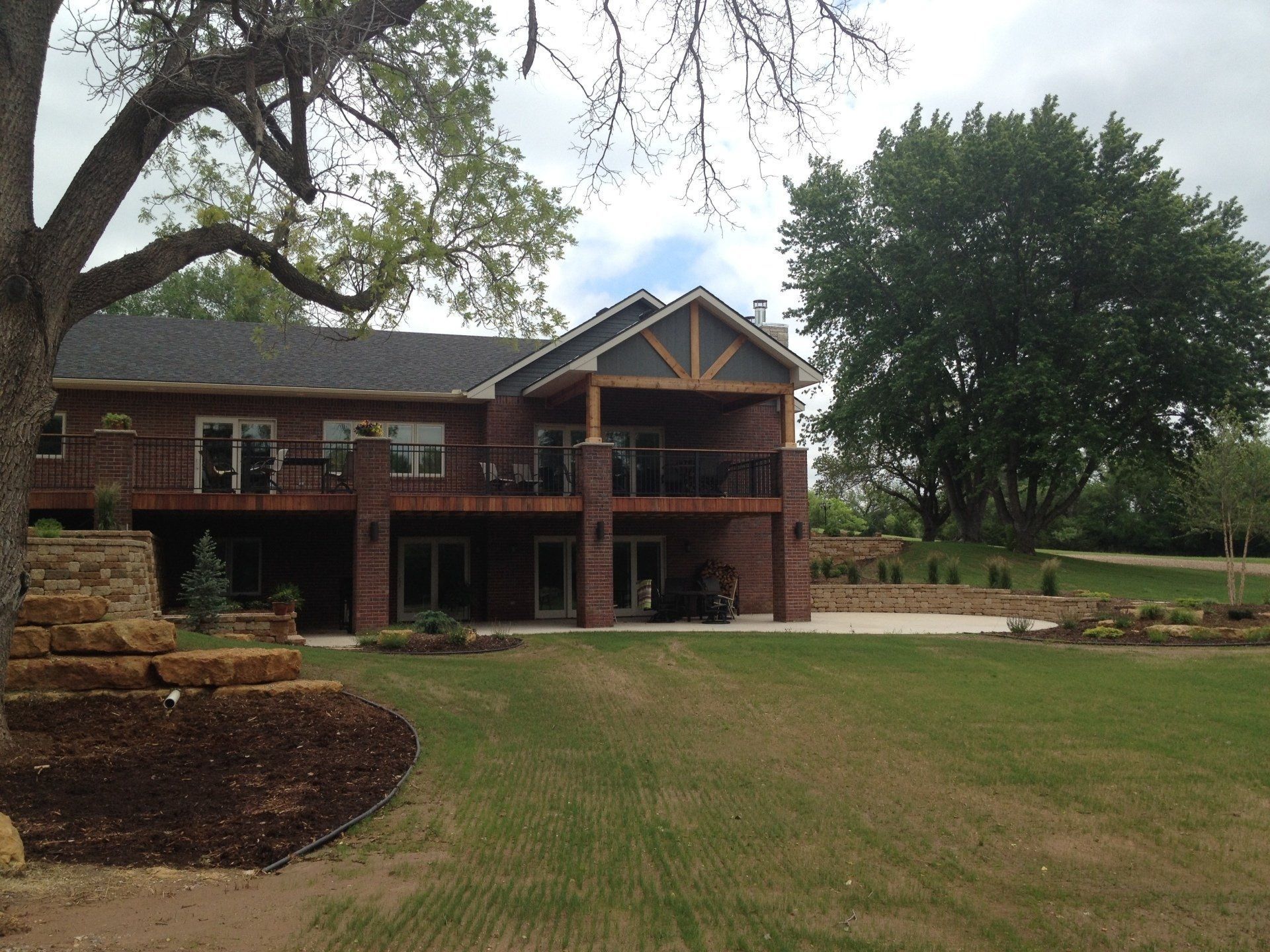 landscape design in pratt, ks with younie lawnscapes
