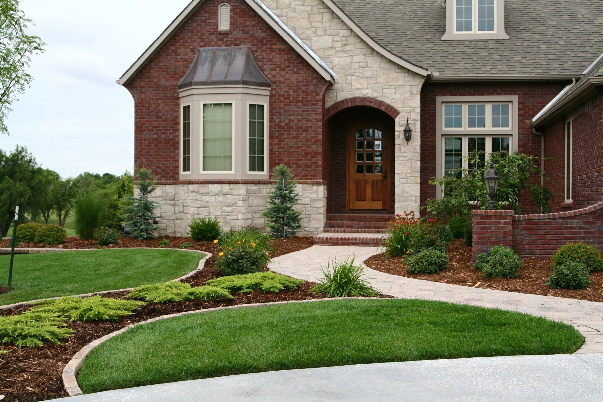 landscape design in pratt, ks with younie lawnscapes