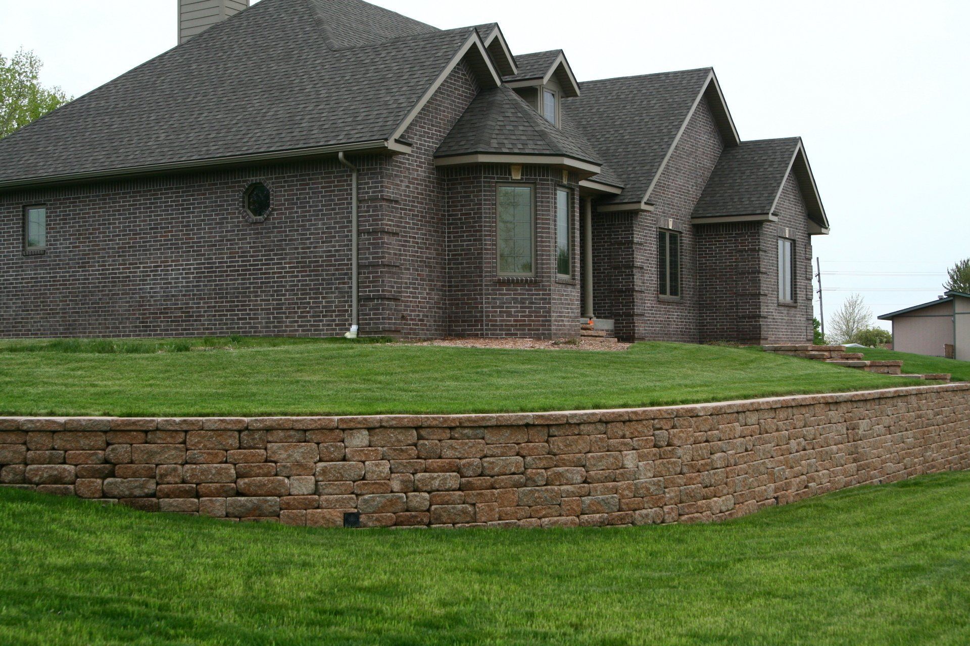 landscape design in pratt, ks with younie lawnscapes