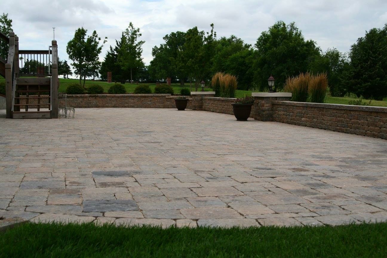 landscape design in pratt, ks with younie lawnscapes