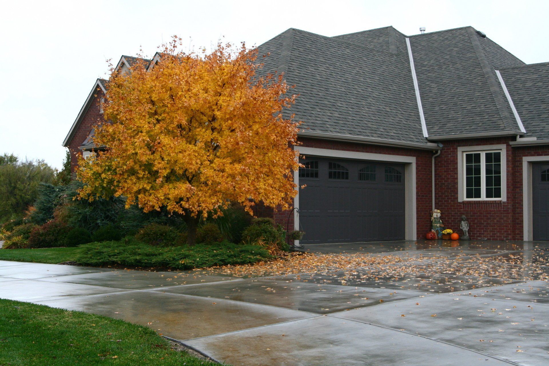 landscape design in pratt, ks with younie lawnscapes