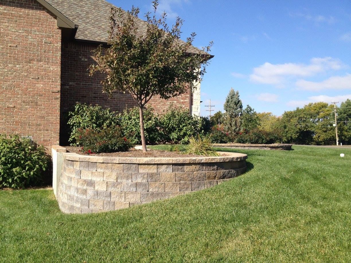landscape design in pratt, ks with younie lawnscapes