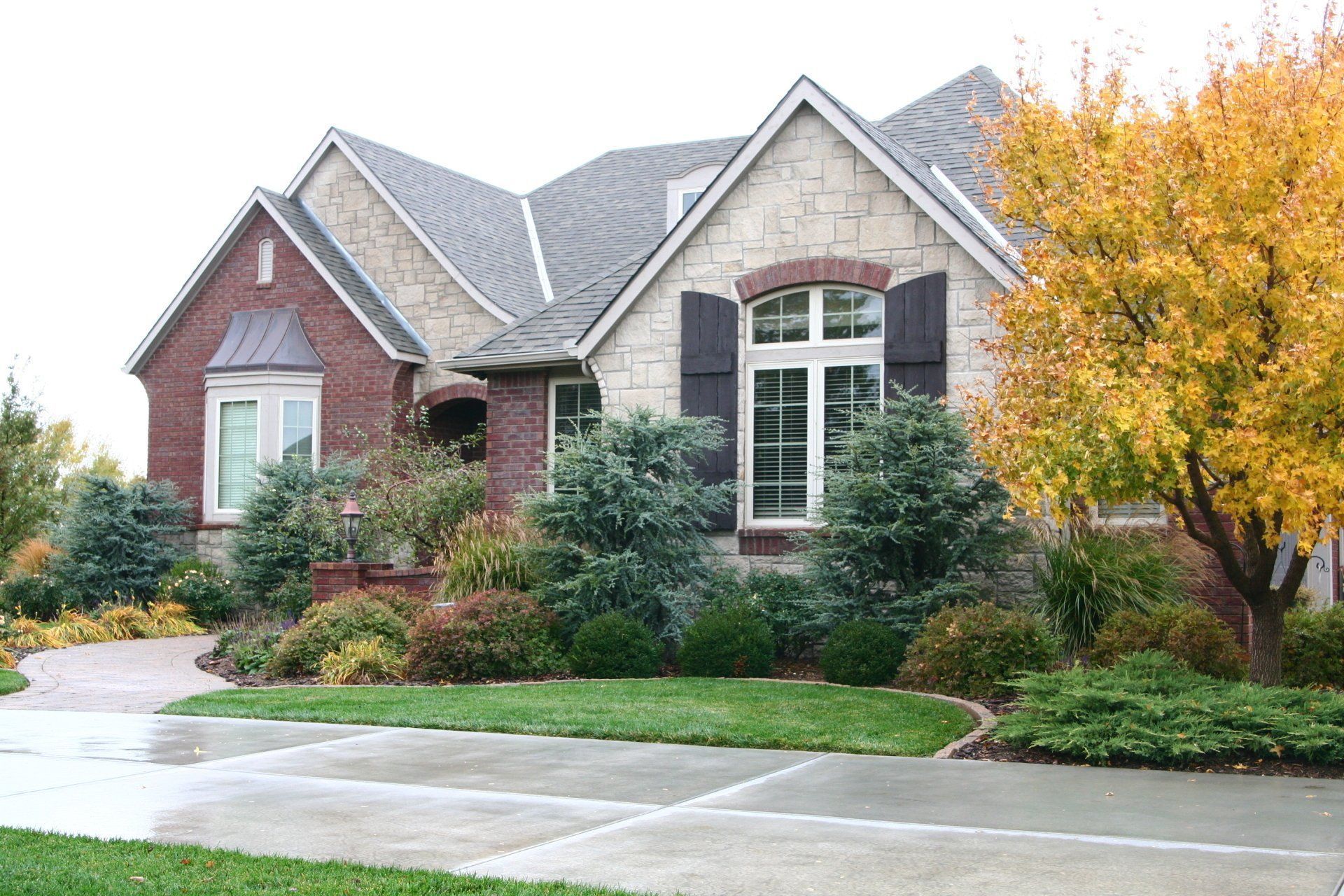 landscape design in pratt, ks with younie lawnscapes