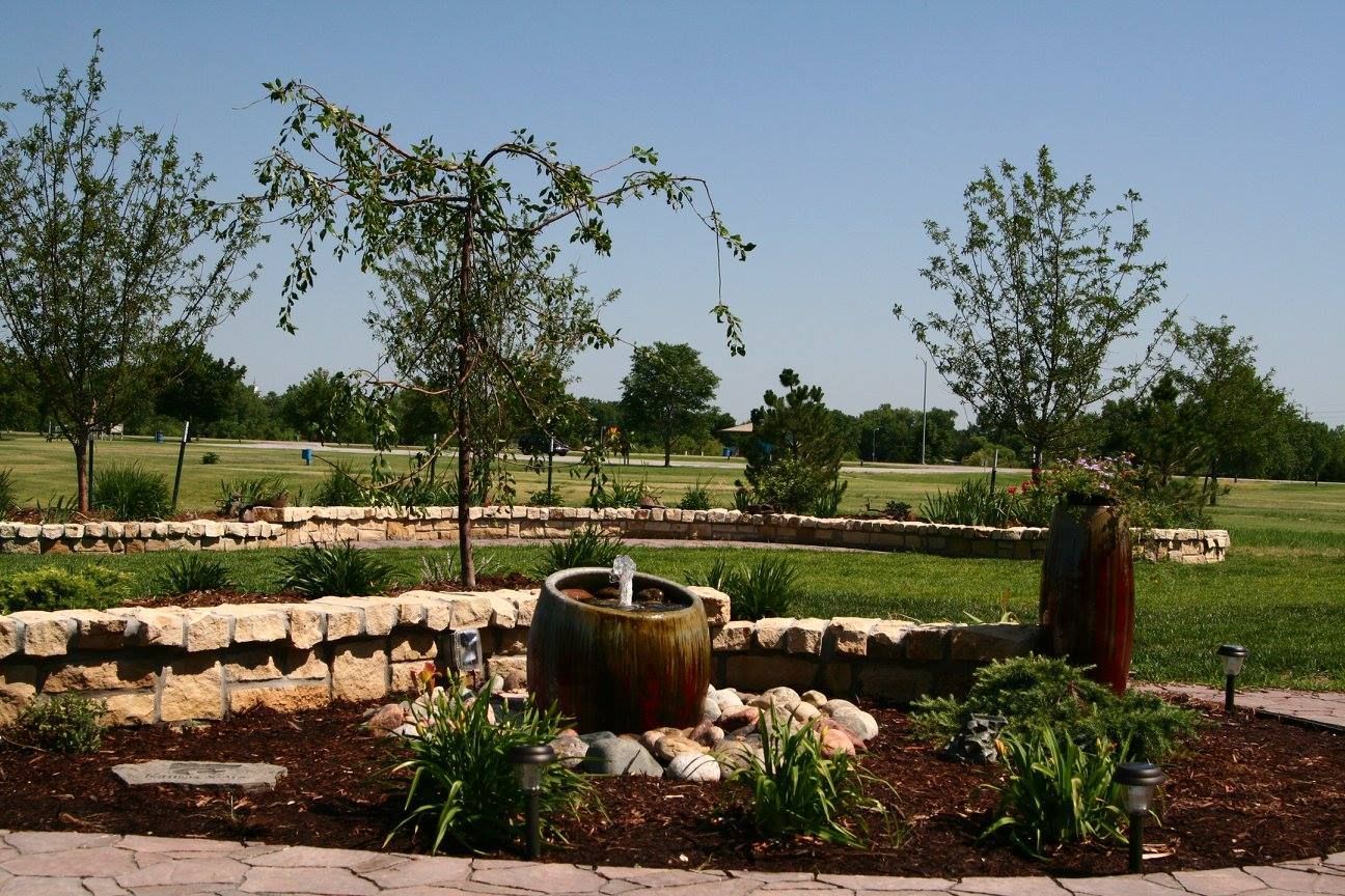 landscape design in pratt, ks with younie lawnscapes
