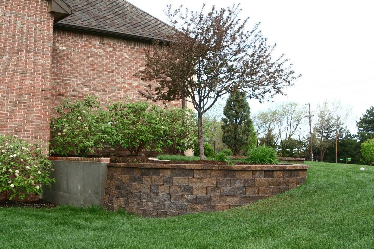 landscape design in pratt, ks with younie lawnscapes