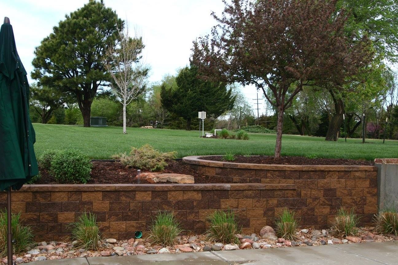 landscape design in pratt, ks with younie lawnscapes