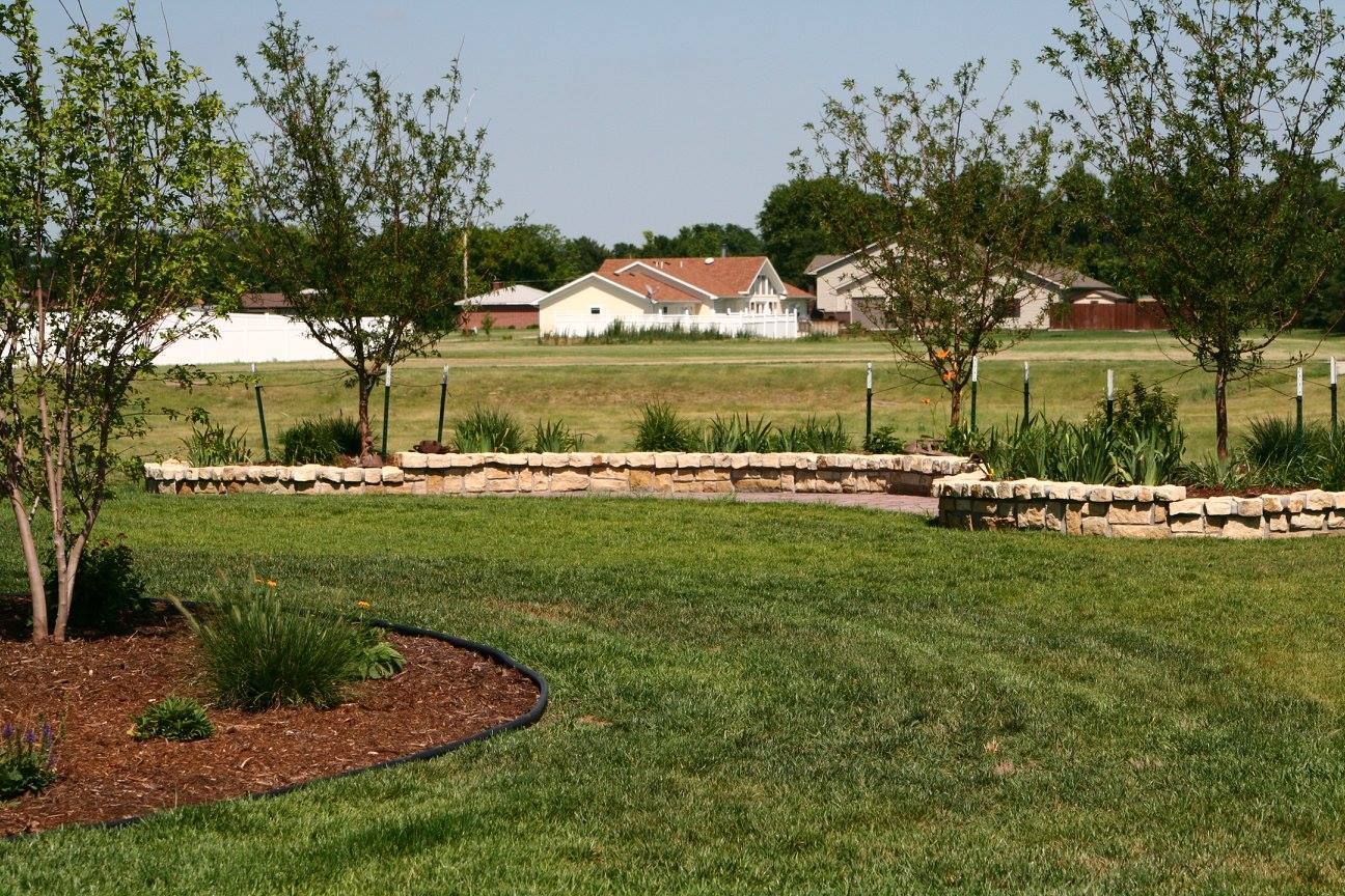 landscape design in pratt, ks with younie lawnscapes