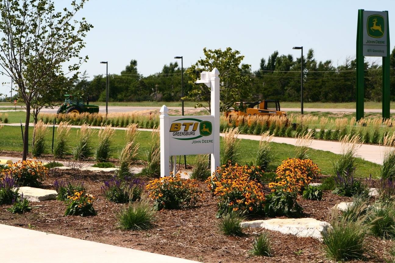 landscape design in pratt, ks with younie lawnscapes