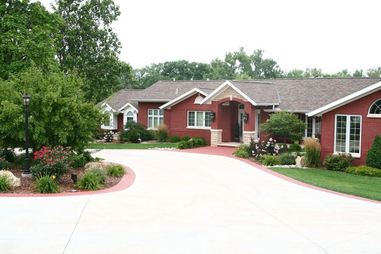 landscape design in pratt, ks with younie lawnscapes