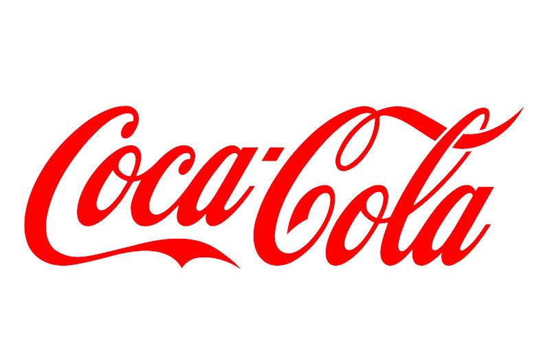 Logo rosso della Coca-Cola in corsivo su sfondo bianco.