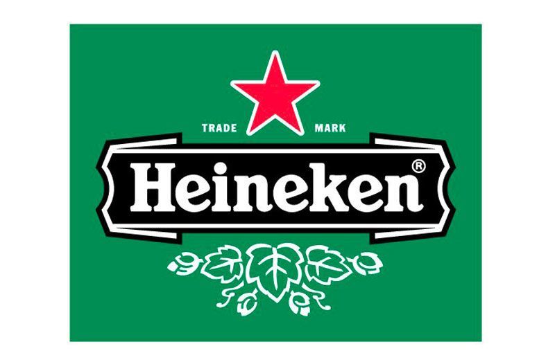 Logo della birra Heineken su sfondo verde. Presenta una stella rossa, il nome del marchio e un elemento decorativo.