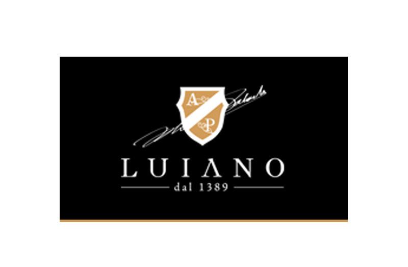 Logo per Luiano, marchio di vini, con stemma e firma sopra il nome