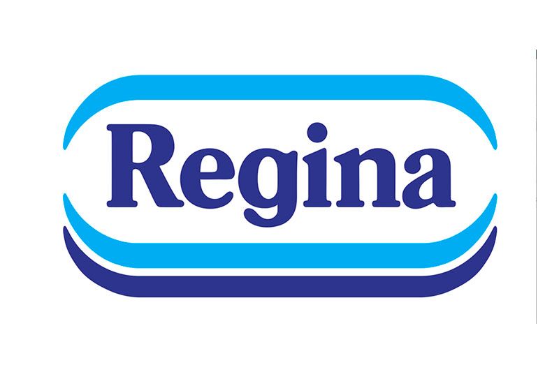 Logo Regina: testo blu navy all'interno di due archi blu, su sfondo bianco.