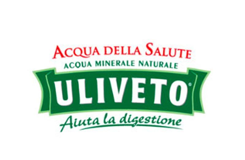 Il logo dell'acqua in bottiglia Ulveto, con testo verde e rosso su sfondo bianco, riporta le parole 