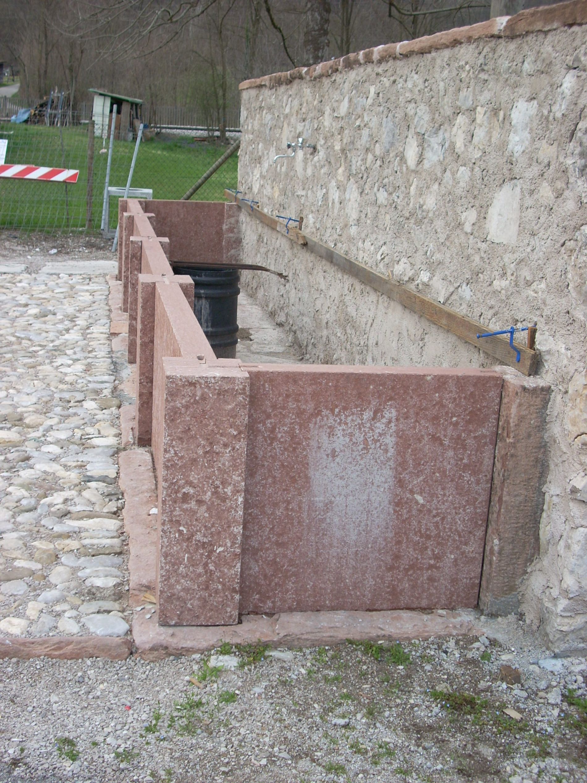 Realizzazione di opere pubbliche con pietra Rosso Secca