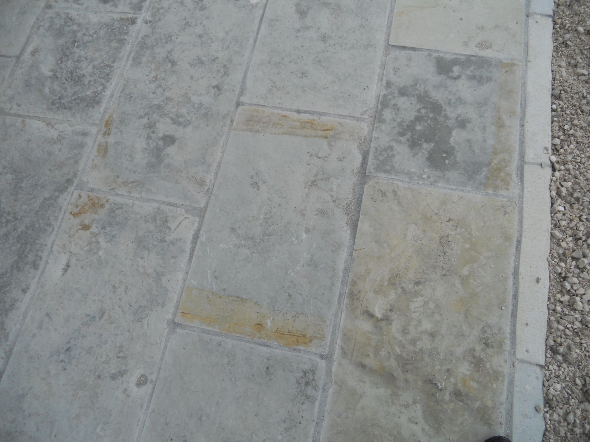 Pavimento esterno in pietra di Cugnan