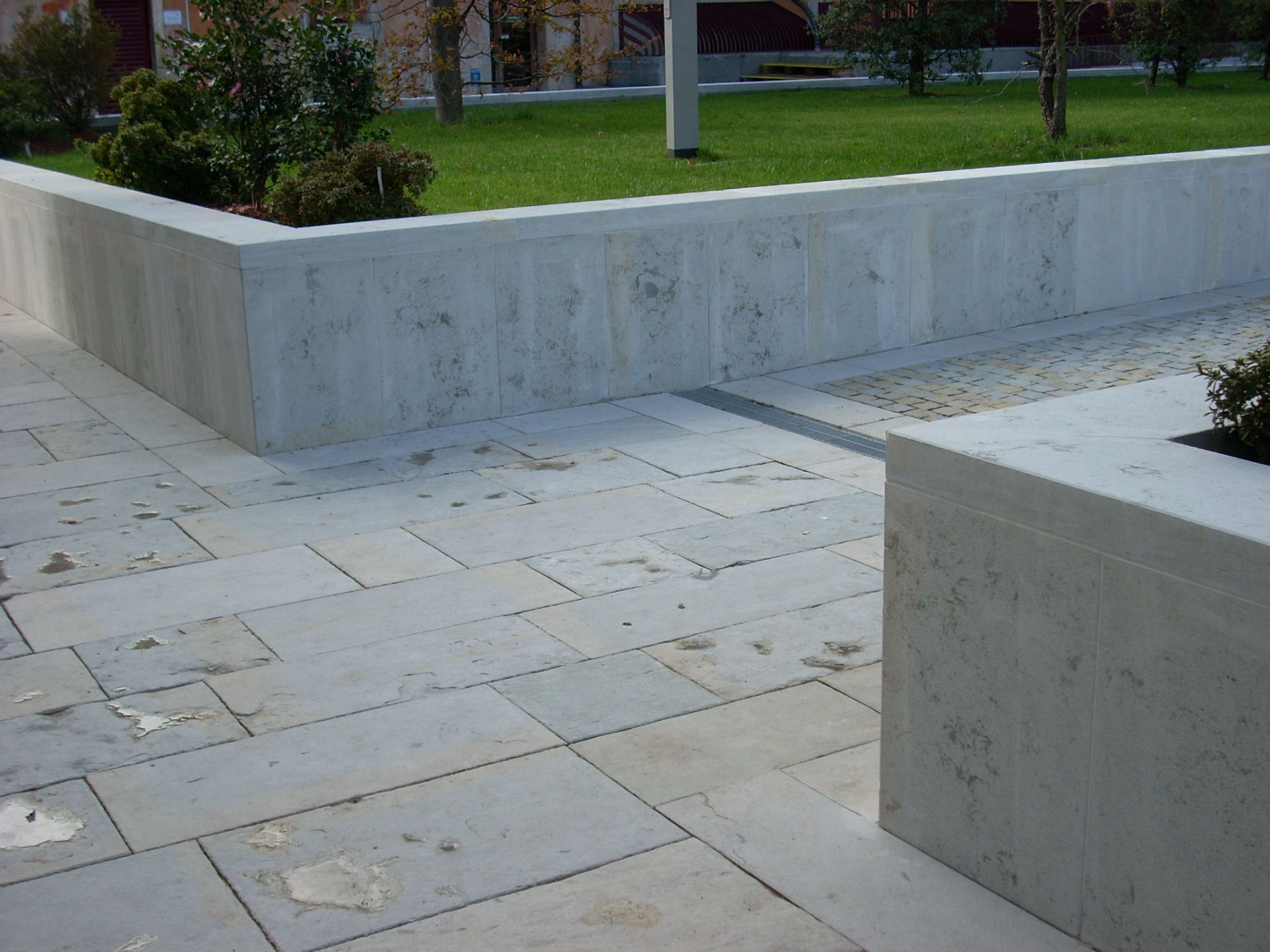 Pavimentazioni e rivestimenti esterni in pietra di Cugnan