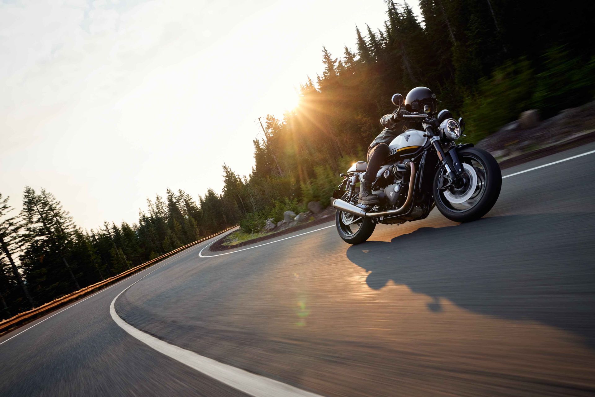ACC_SpeedTwin1200_MY25_005639_JP.jpg