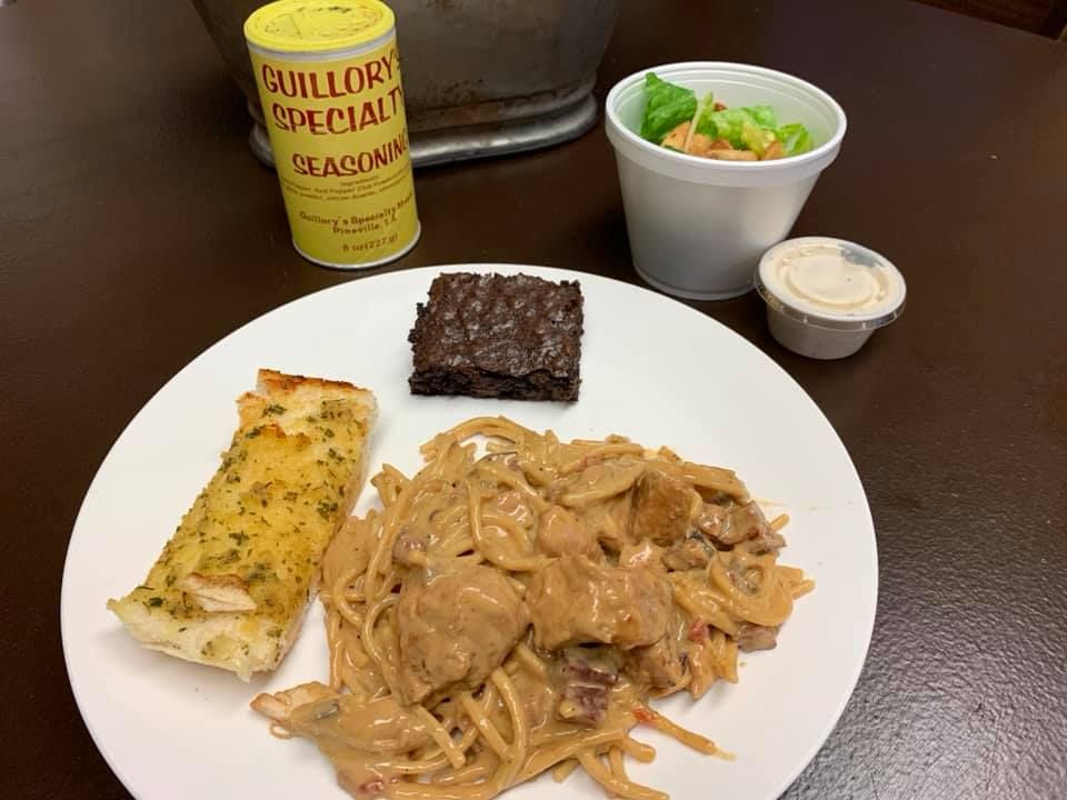 Chicken and noodles plate. 