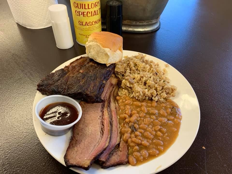 Ribs, beans, dressing plate. 