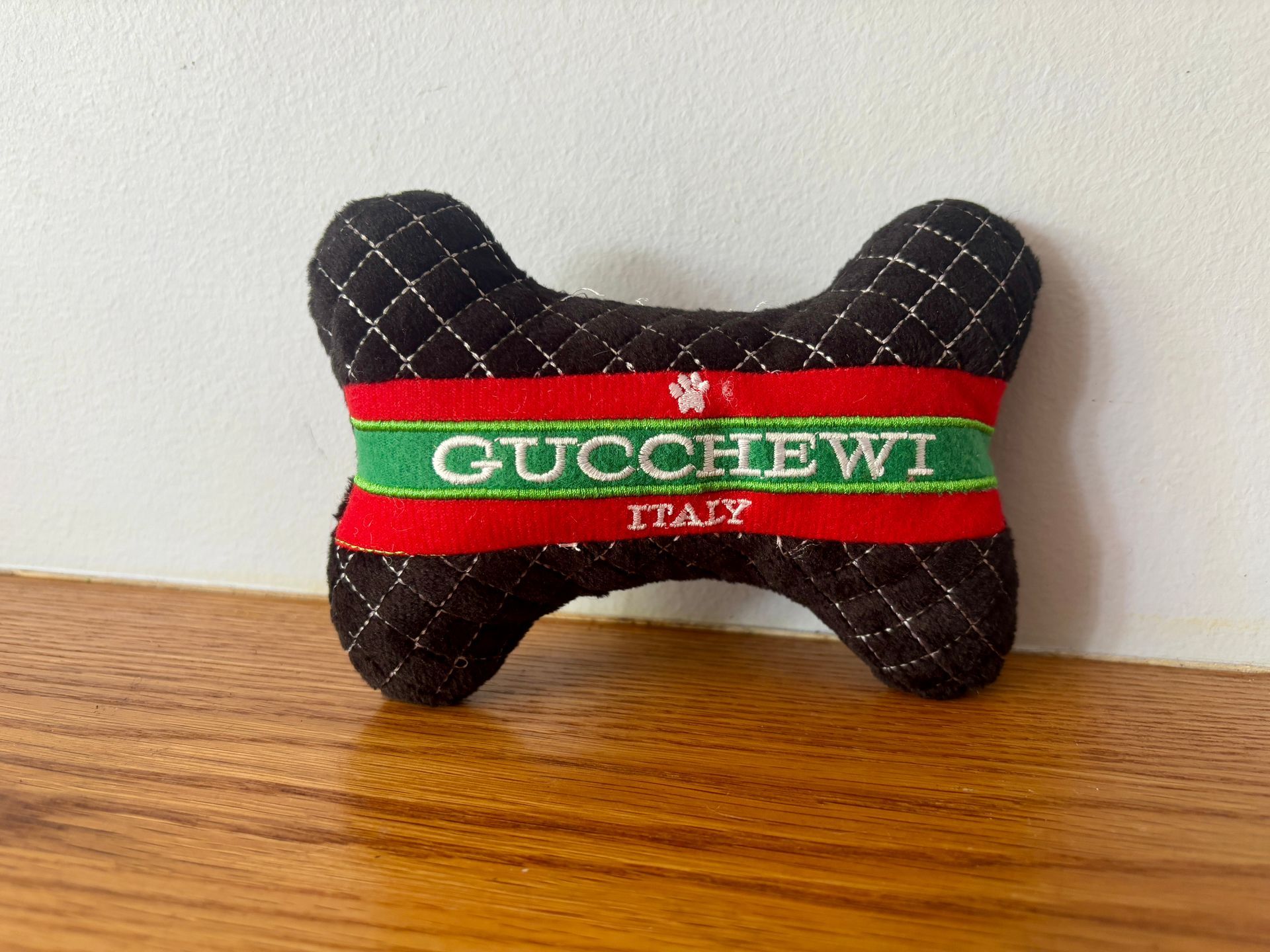 GuccchewiBone