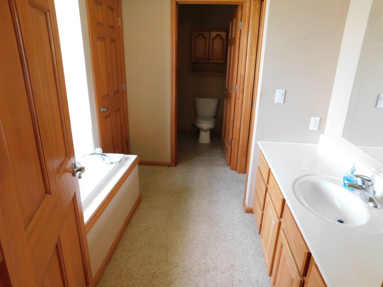 A bathroom with two sinks and a toilet