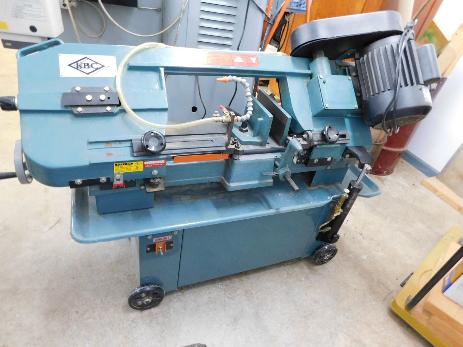 A blue band saw with the word quick on it