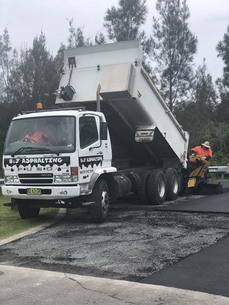 truck poring asphalt