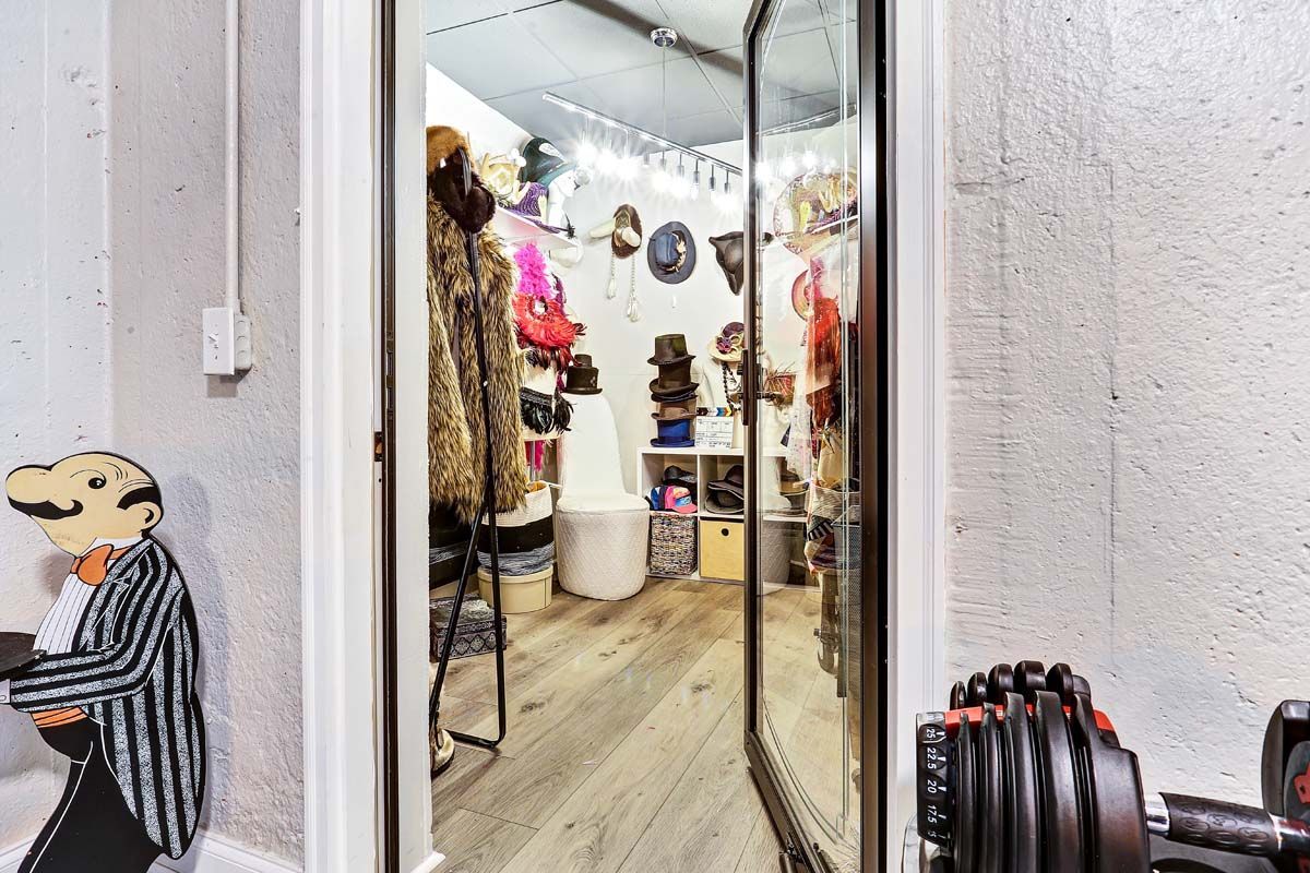 A room with a large mirror and a statue of a man.