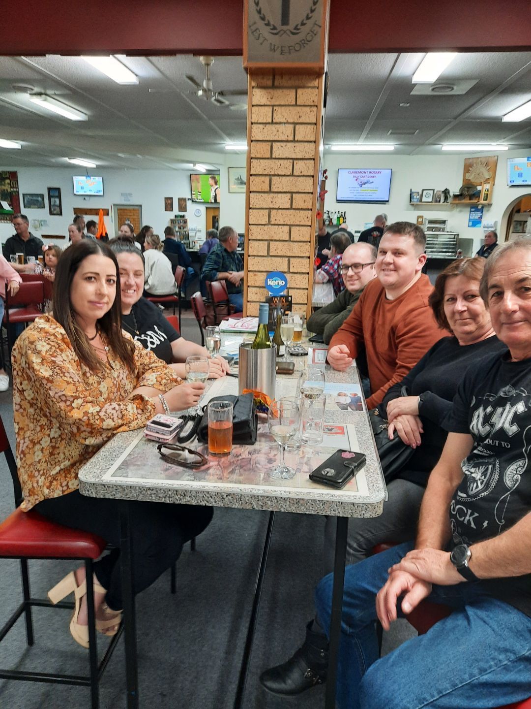 People Drinking in the Club - Claremont, TAS - Claremont RSL