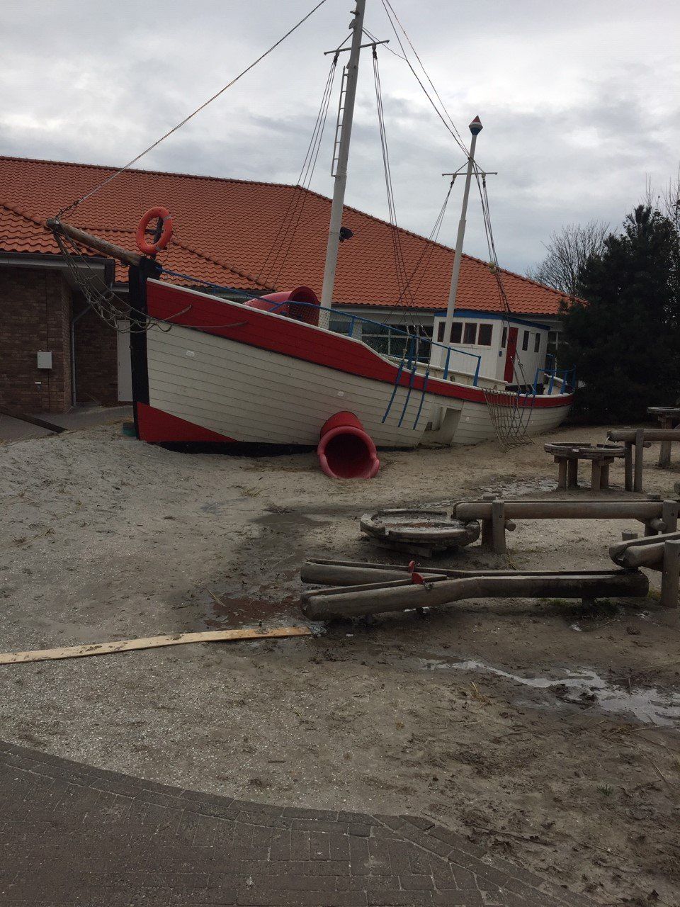 Boot op camping de Krim