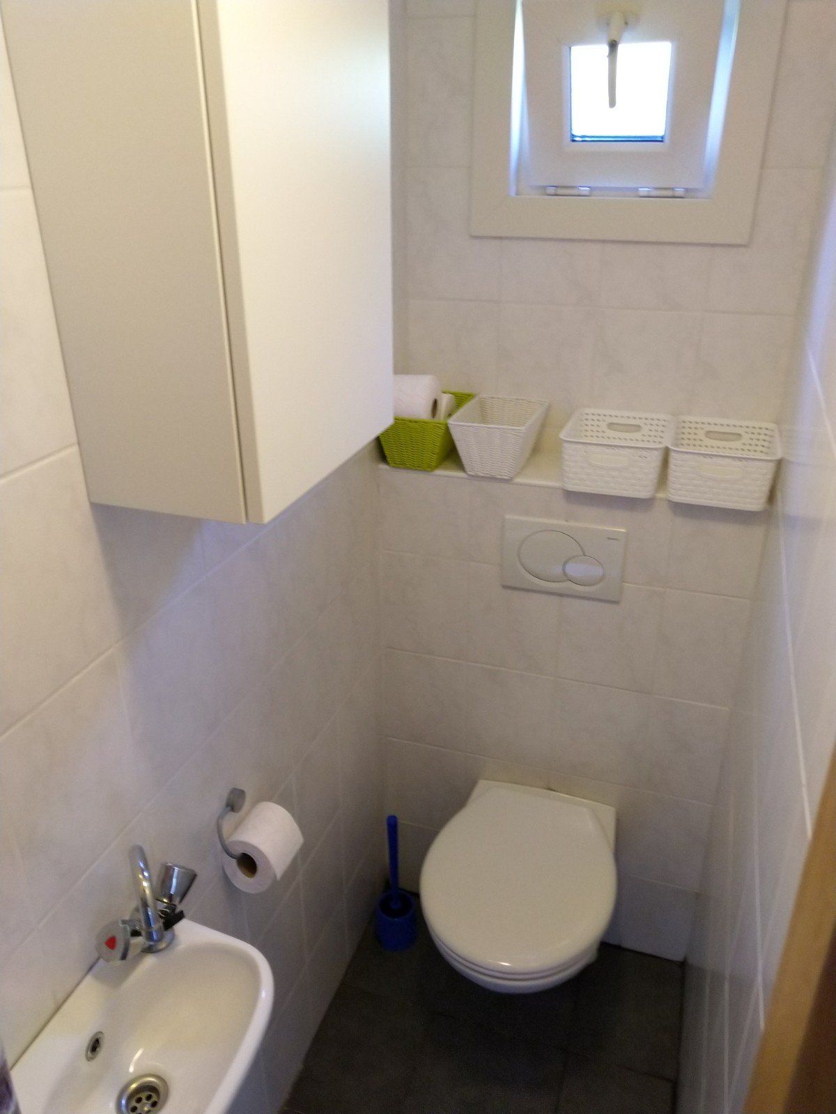 Toilet in de stacaravan op camping de Krim