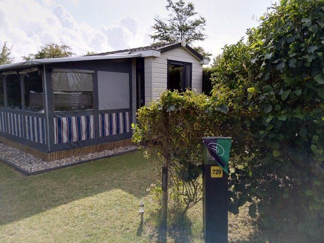 Stacaravan met voortent op camping de Krim