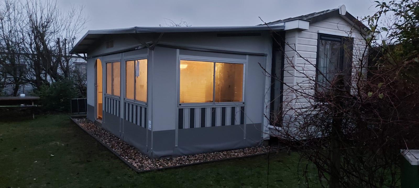 Voortent van de stacaravan op camping de Krim op Texel