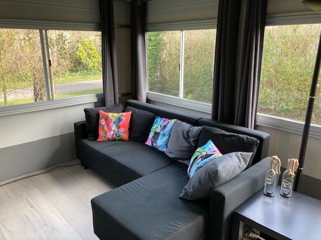 Slaapbank in voortent camping de Krim