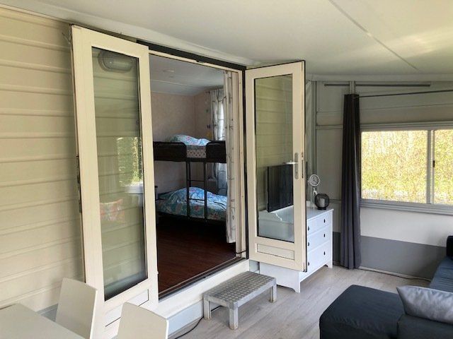 Voortent + stacaravan op camping de Krim op Texel