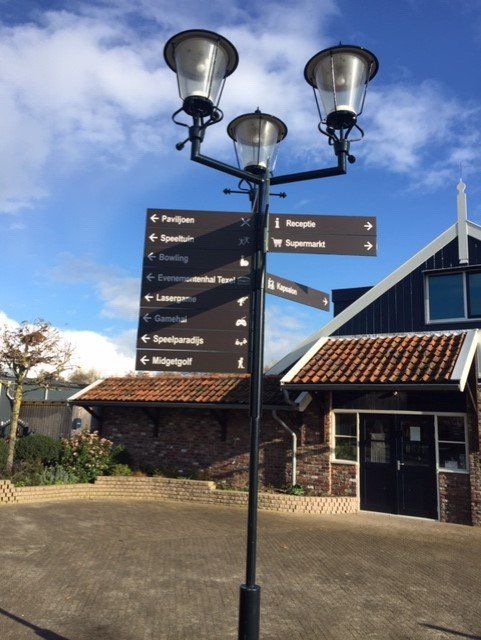 Wegwijzer op camping de Krim op Texel