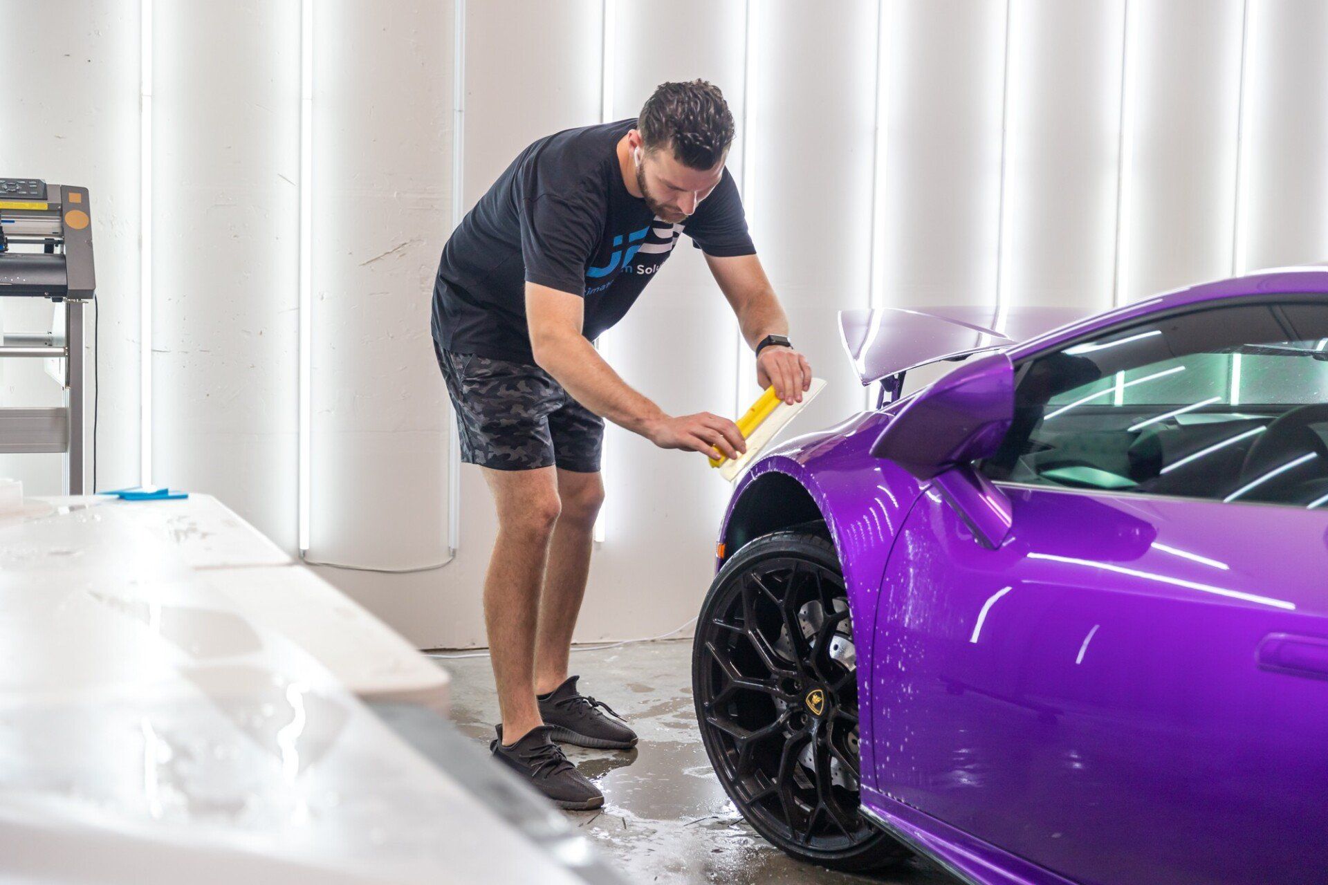 installing window tinting