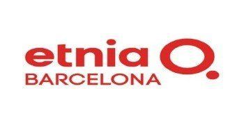 Un logo rosso e bianco per etnia barcelona su sfondo bianco.