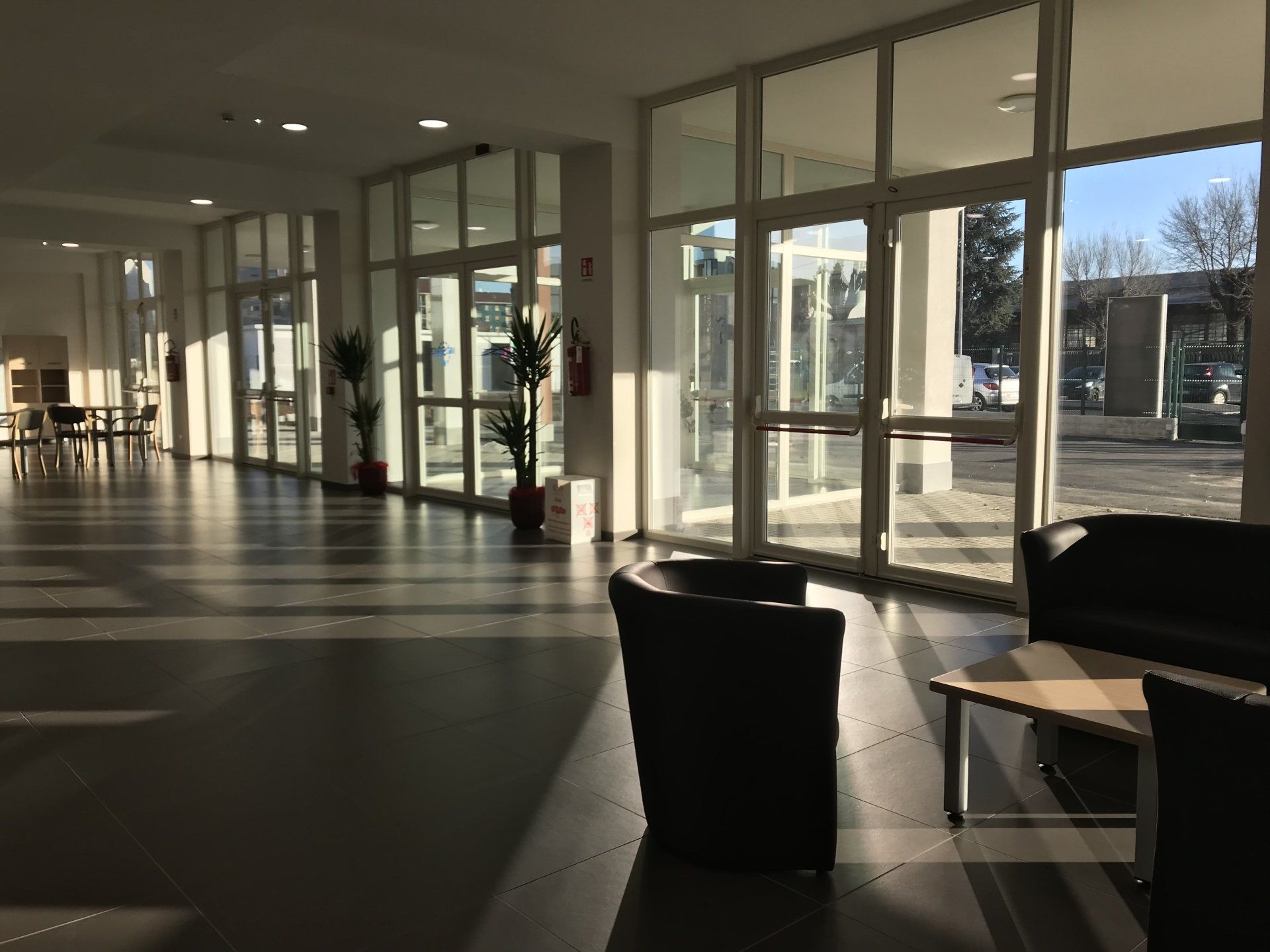 attività all'aperto nel centro servizi anziani