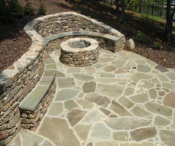 Tennessee Fieldstone dry stack with Pennsylvania Irregular flagstone on patio