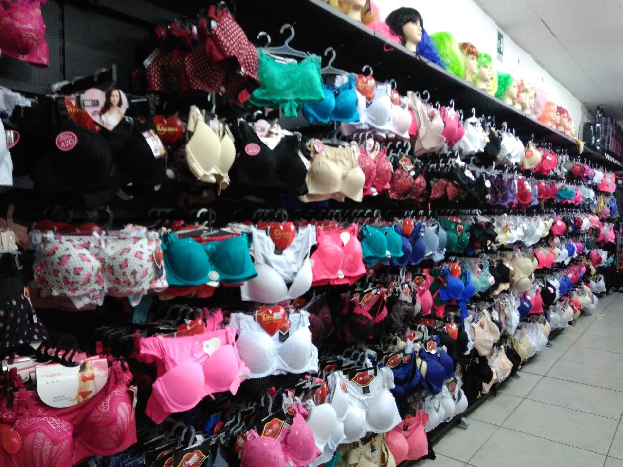 esposizione di intimo femminile