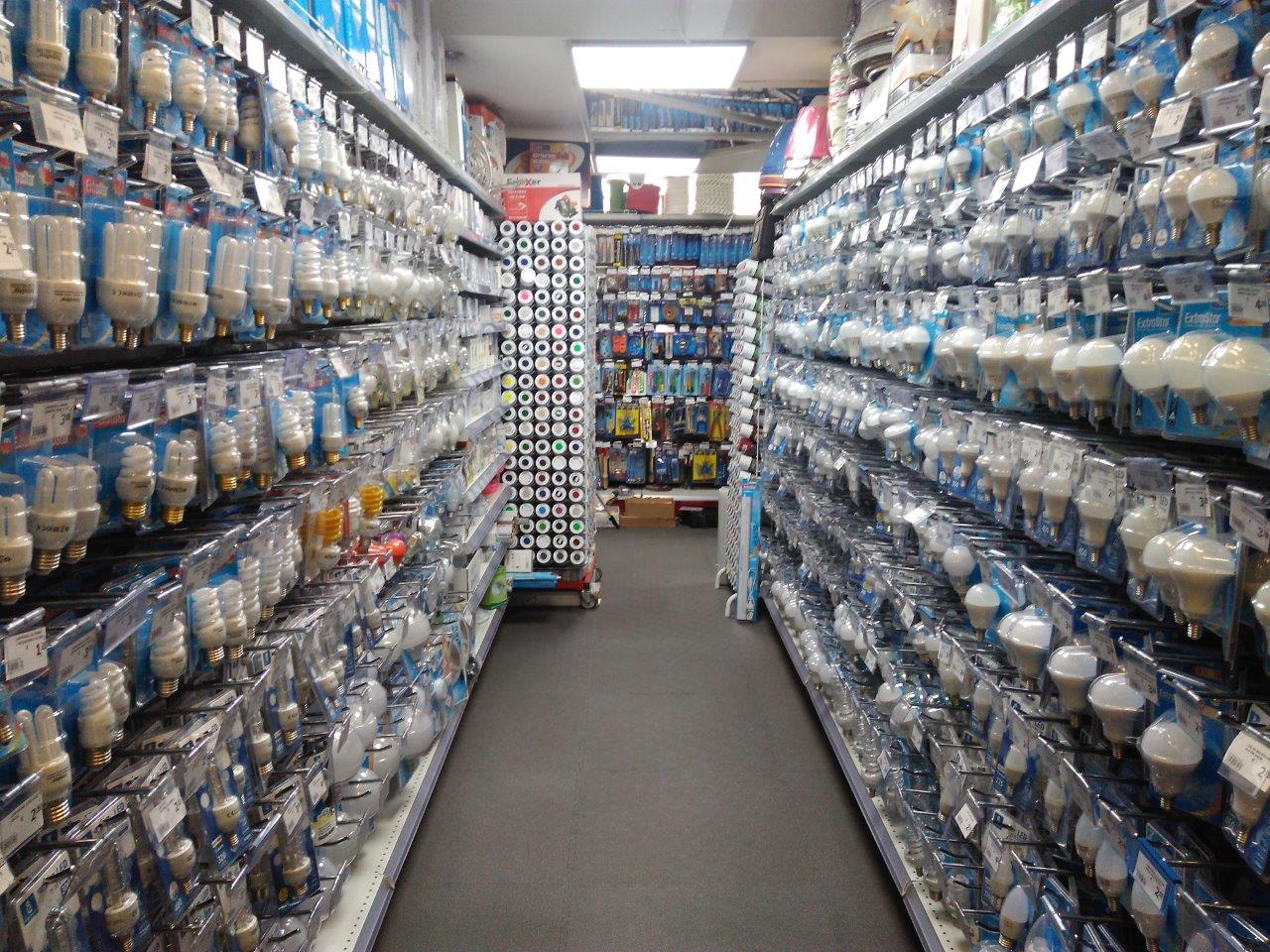 assortimento di lampadine di varia tipologia, forma e dimensione