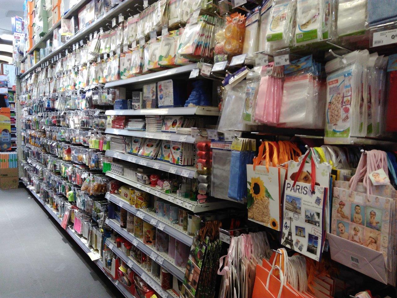 borse di carta e articoli per la scuola