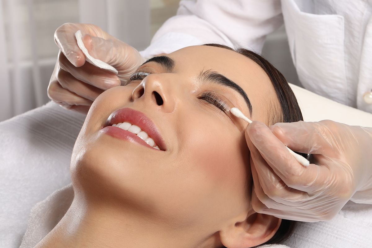 Lash & Brow Tinting Lash & Brow Tinting